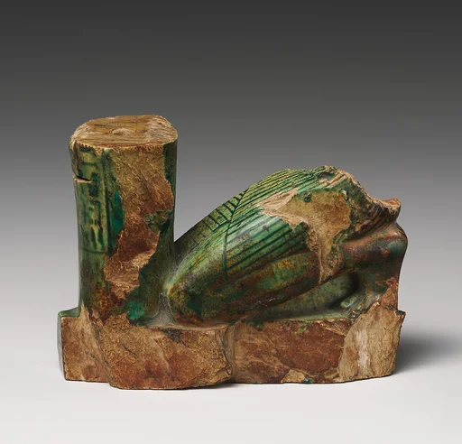 Fragmenary statuette of kneeling King Shabaqo
