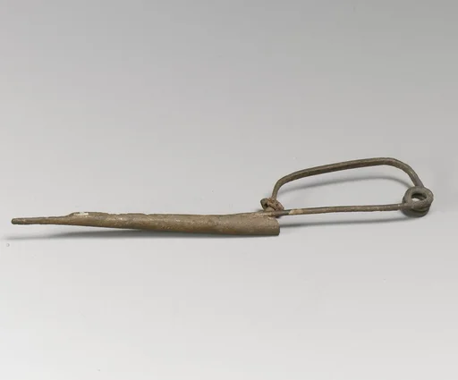Fibula with silver bead
