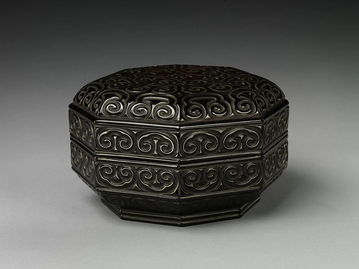 明 雕漆剔犀劍環紋八角形盒|Octagonal box with pommel scrolls — Unknown