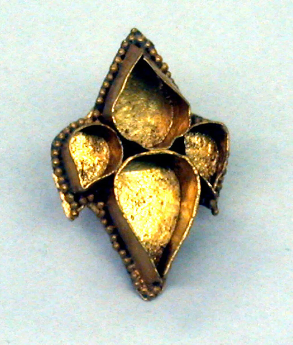 Garment Clasp — Unknown