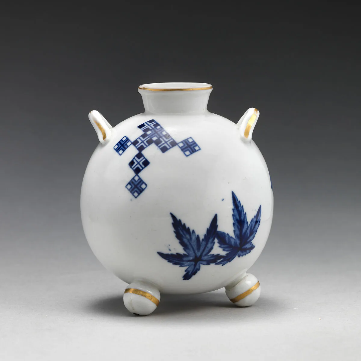 Miniature orb vase in blue and white — Worcester factory