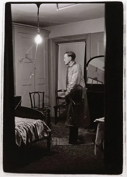 The Backwards Man in his hotel room, N.Y.C. — Diane Arbus