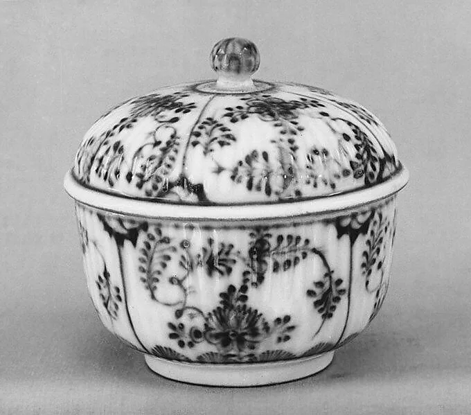 Bowl with cover (part of a set) — Meissen Manufactory