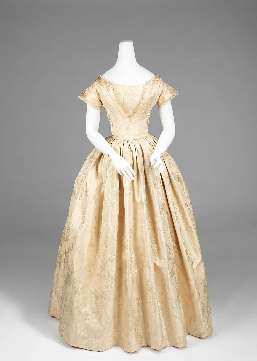 Wedding dress — Unknown