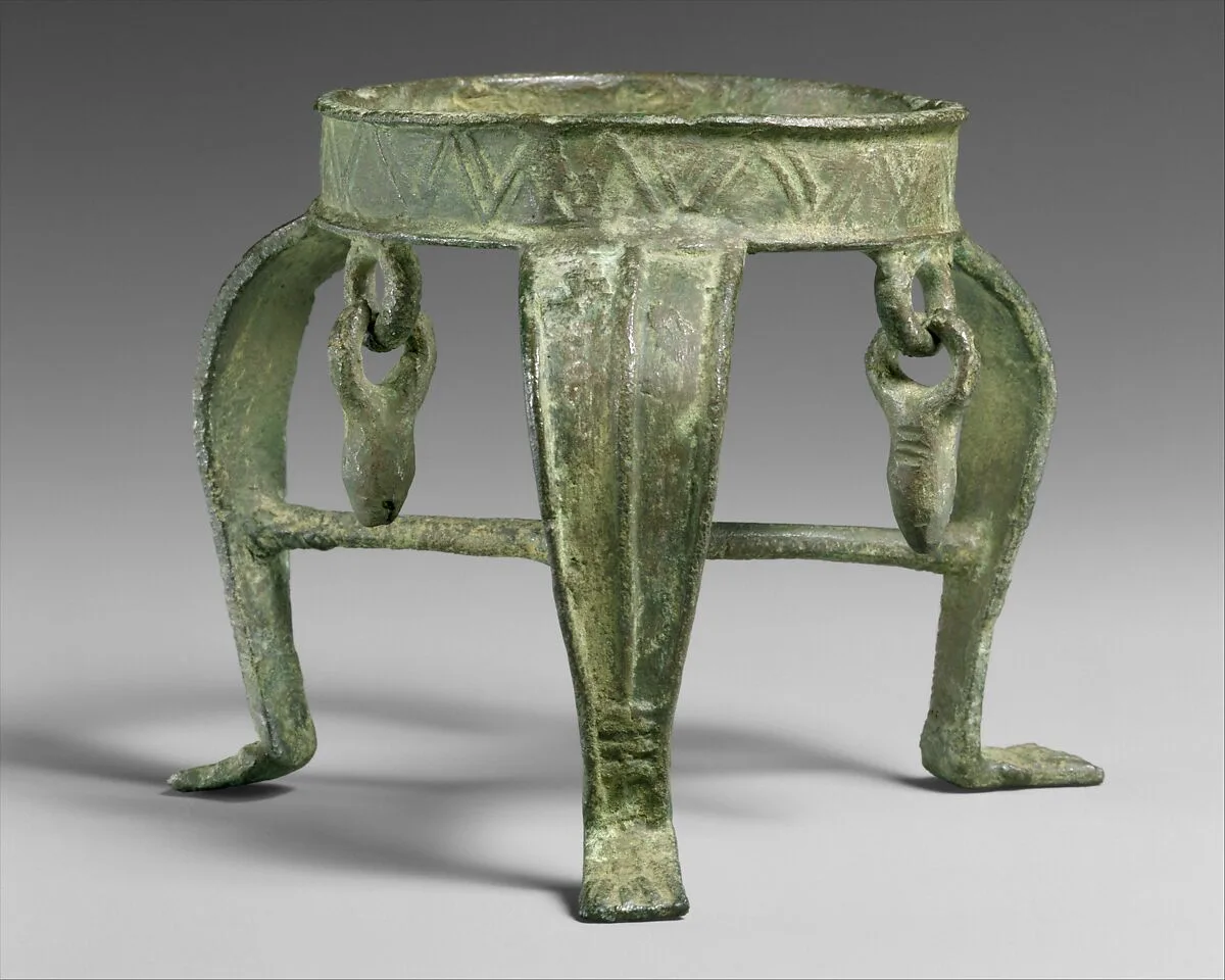 Bronze tripod — Unknown