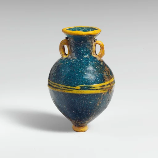 Glass amphoriskos (perfume bottle)