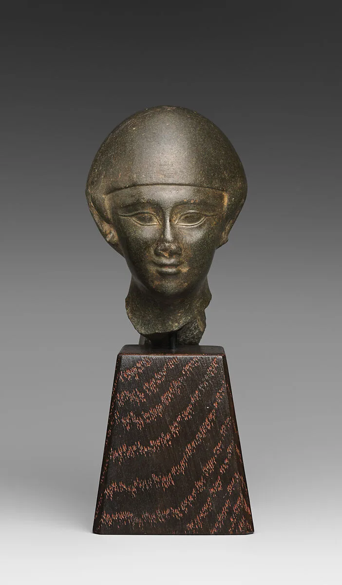 Head of a young woman, Mutnefret — Unknown