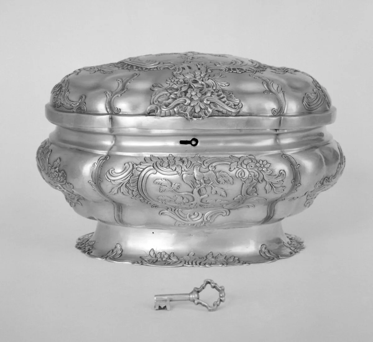 Large oval box (one of a pair) — Gottlieb Satzger
