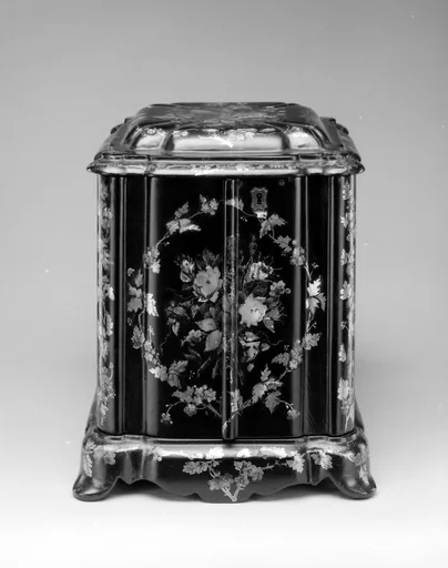Small work and jewelry cabinet