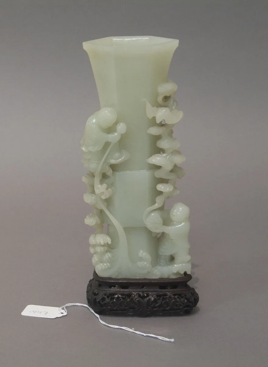 清 玉浮雕和合二仙六方觚|Hexagonal vase with immortals — Unknown