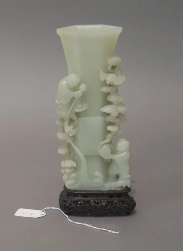 清 玉浮雕和合二仙六方觚|Hexagonal vase with immortals