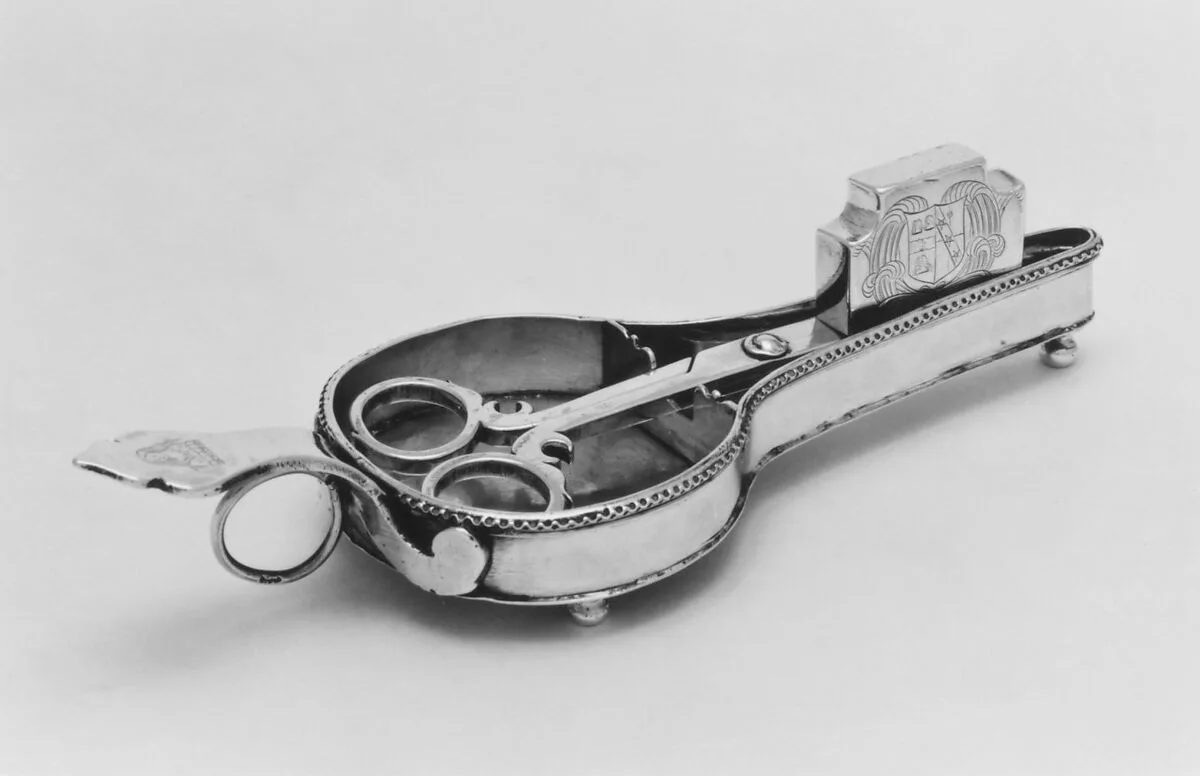 Snuffers and tray — Unknown