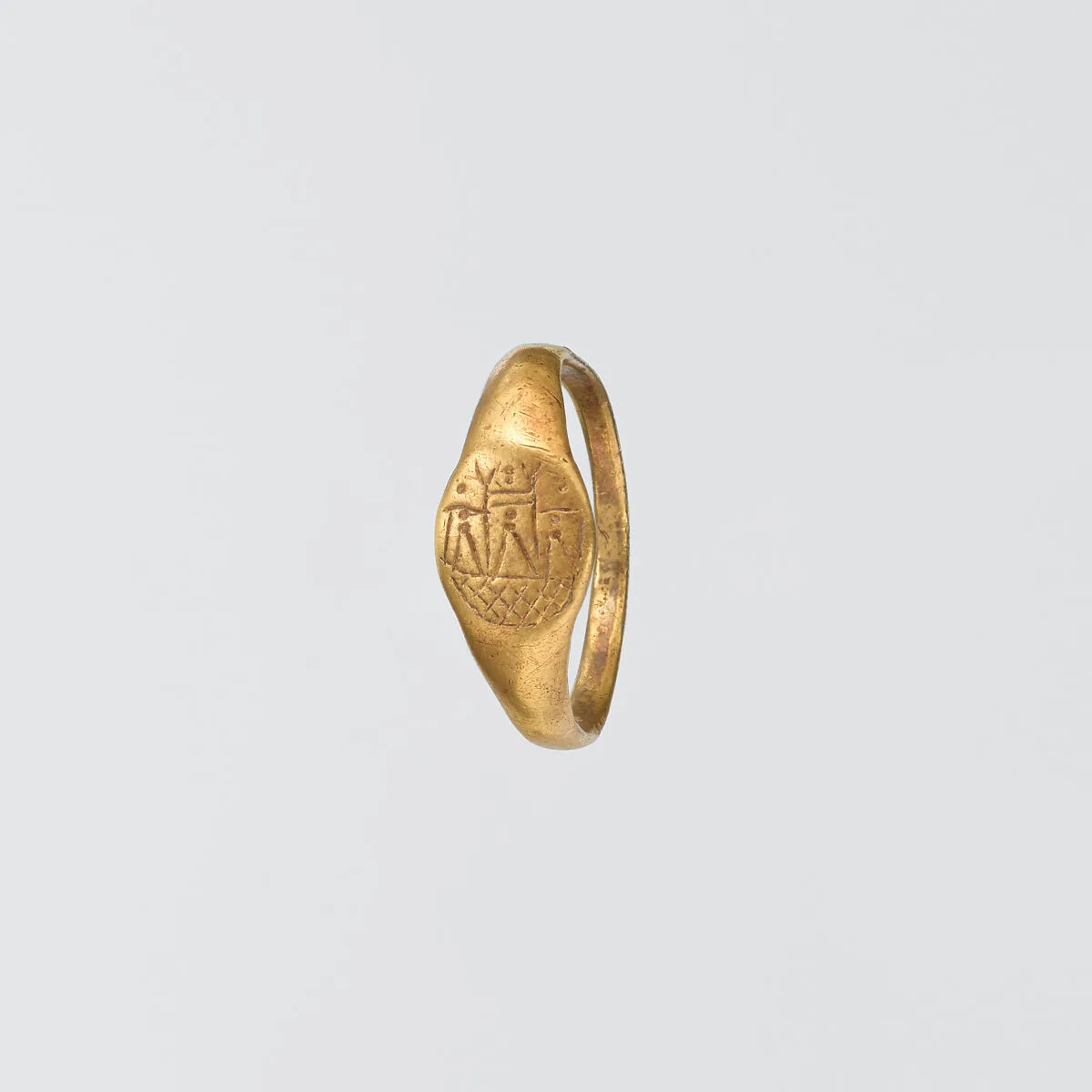 Gold ring with representation of the temple of Aphrodite at Paphos — Unknown