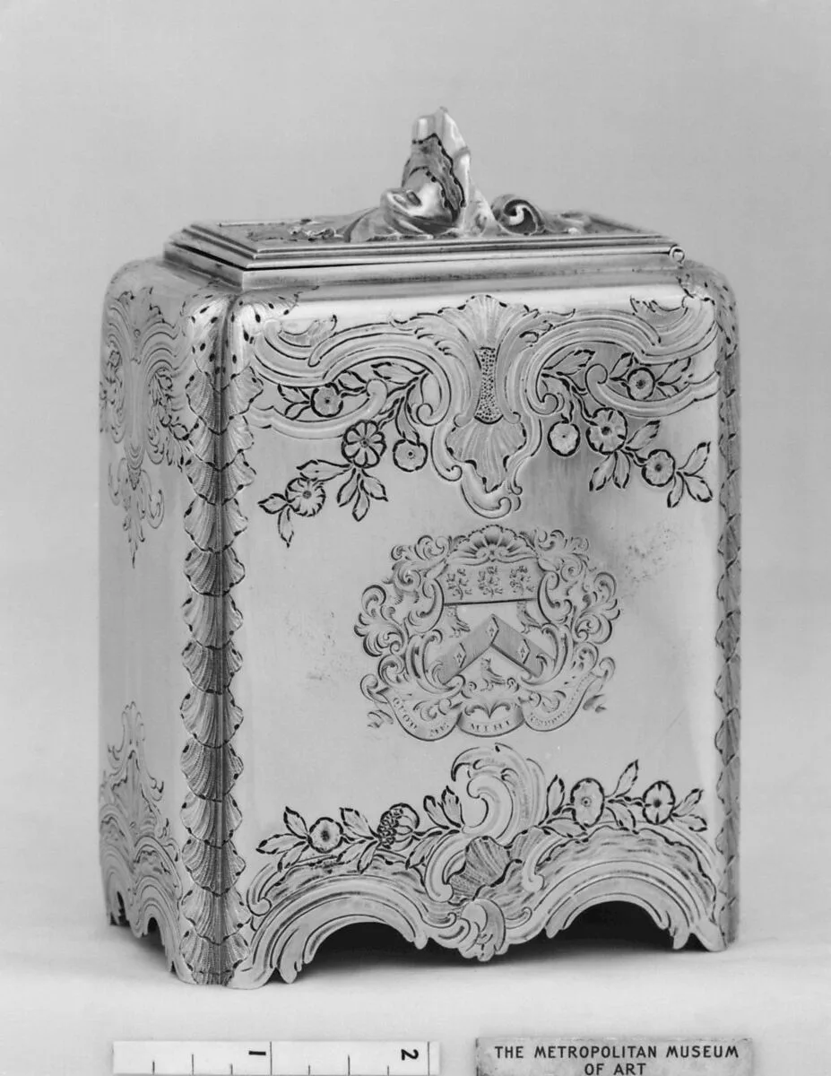 Tea caddy — Paul de Lamerie