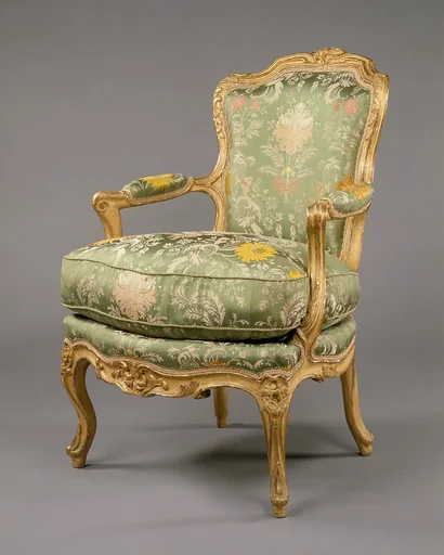 Set of four armchairs (fauteuils en cabriolet)