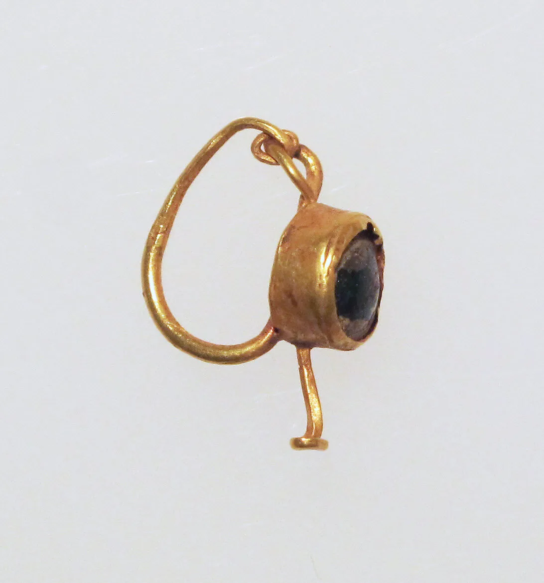 Earring with glass setting — Unknown