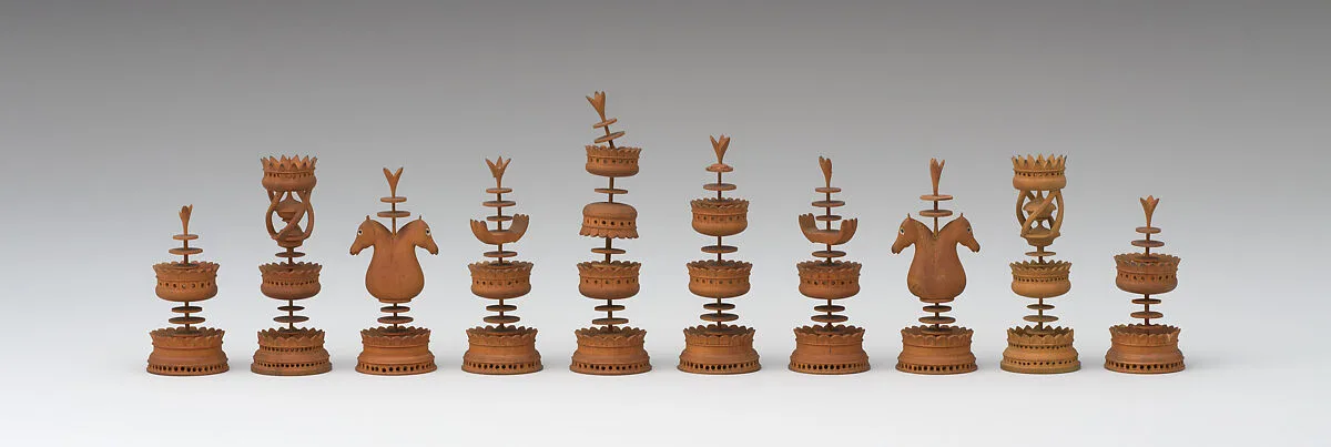 Chessmen (32) and box — Unknown