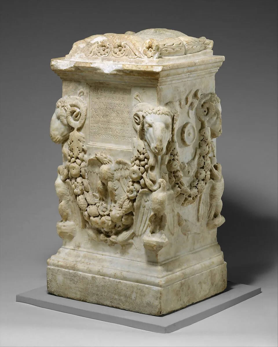 Marble funerary altar — Unknown