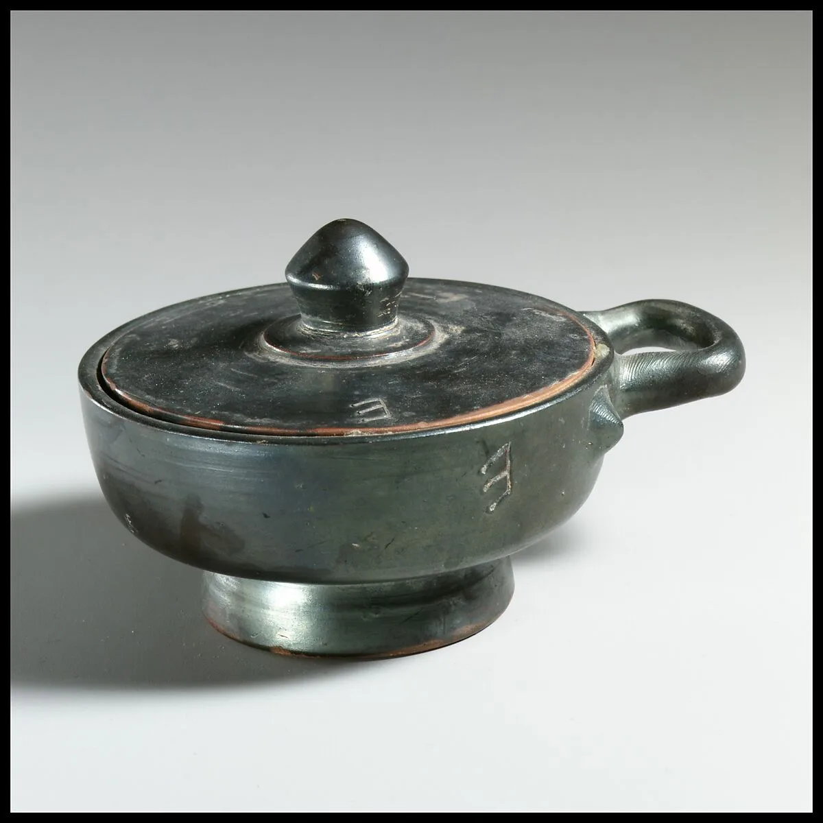 Terracotta pyxis (box) — Unknown