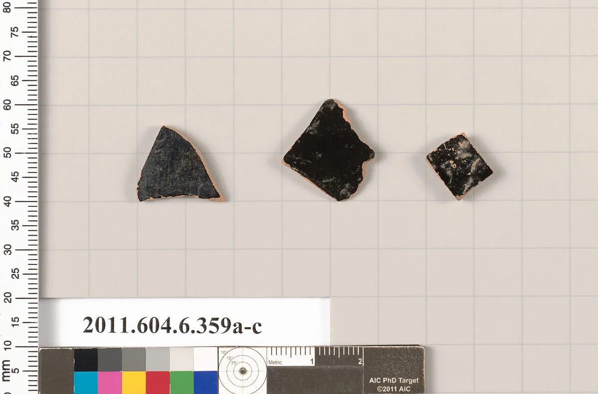 Terracotta fragments of closed shapes — Unknown