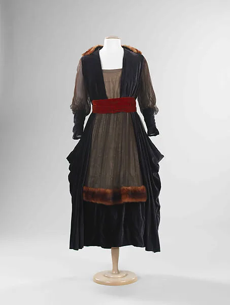 Evening dress — Marguerite