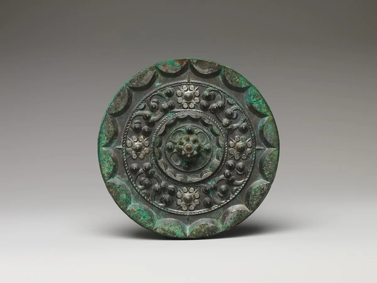 漢 星雲紋銅鏡|Mirror with dragons and knob-and-swirl design — Unknown