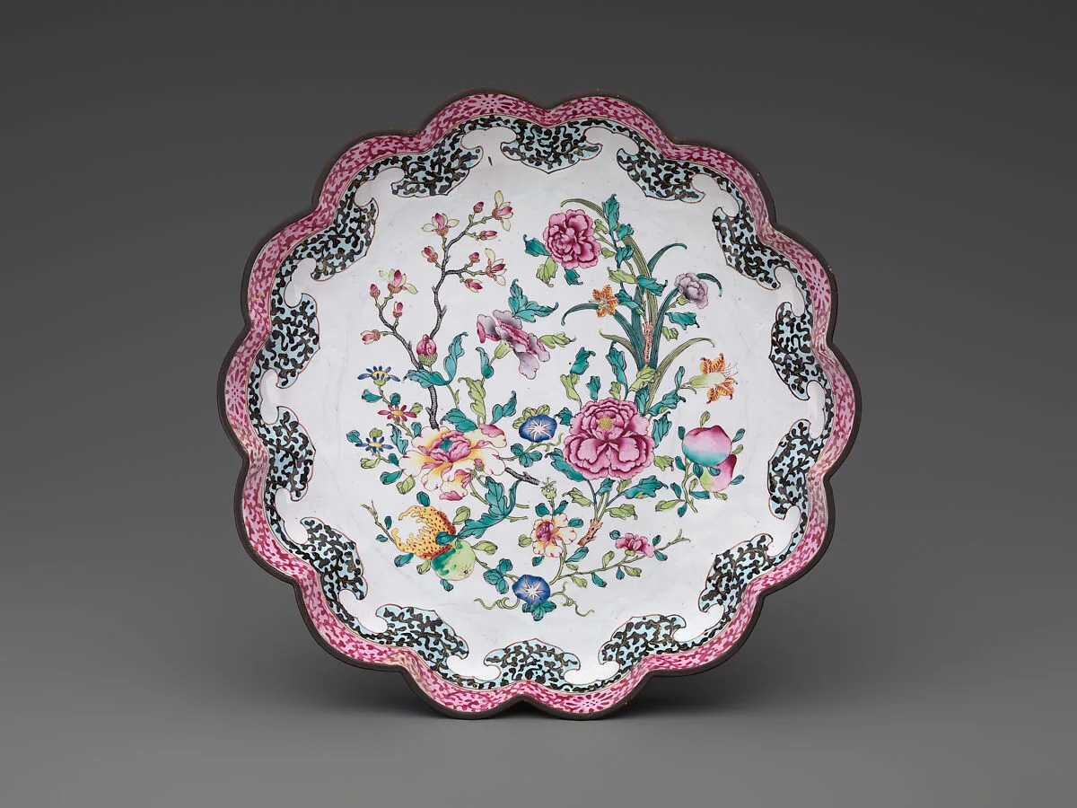 清中期 銅胎畫琺瑯花果紋盤|Dish with auspicious flowers and fruits — Unknown