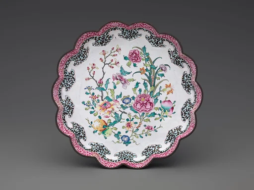 清中期 銅胎畫琺瑯花果紋盤|Dish with auspicious flowers and fruits