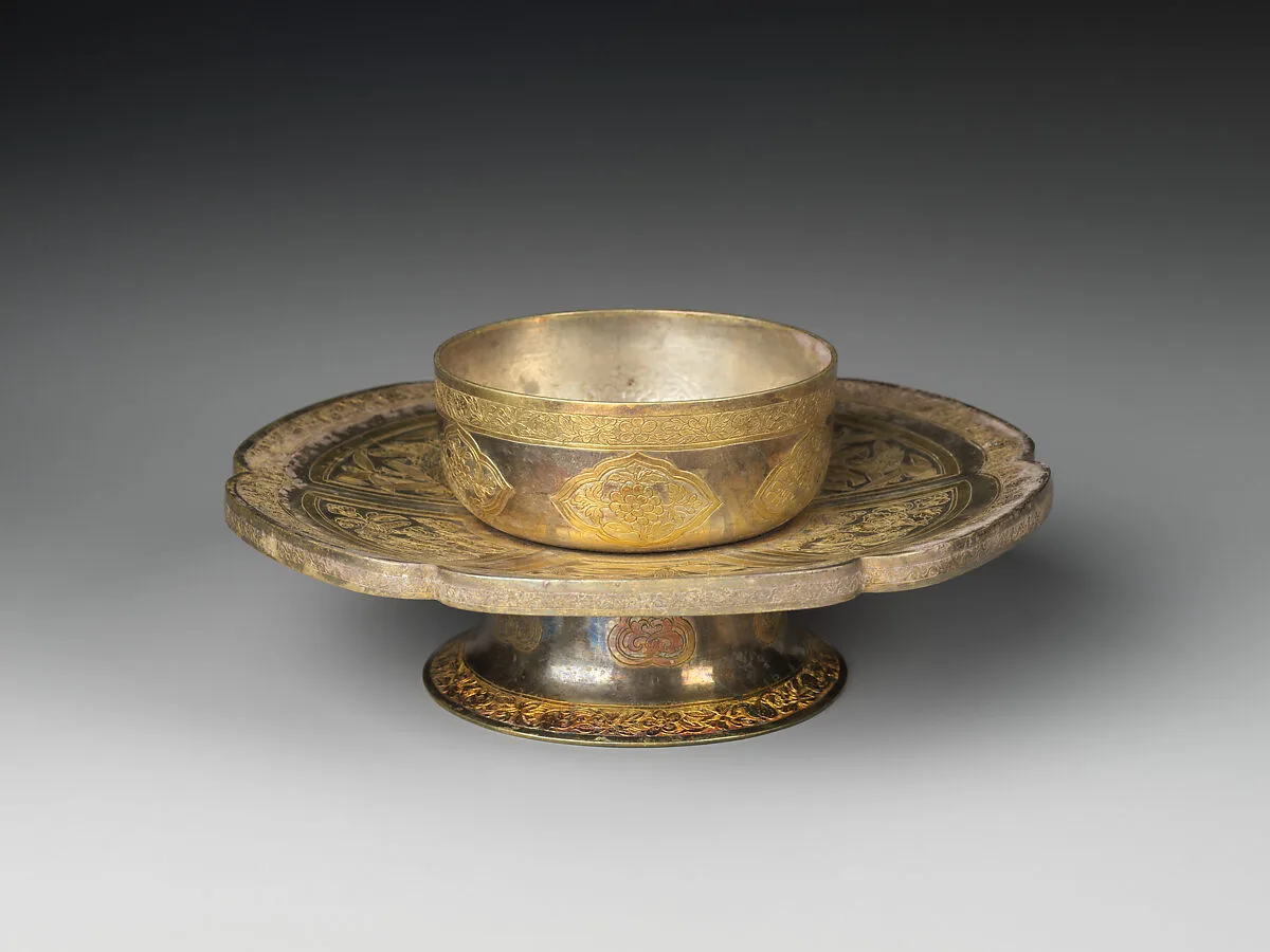 南宋至元 銀鎏金花鳥紋茶盞及盞托|Lobed bowl stand with flowers and birds (one from a set) — Unknown