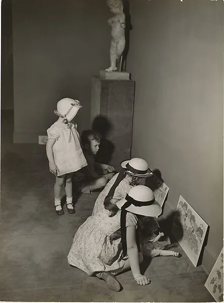 Children in an Art Gallery — André Kertész
