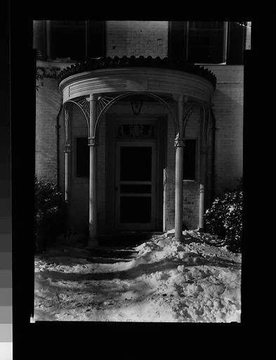 [Circular Entry Porch]
