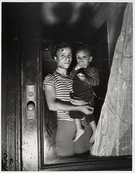 Mother and Child in Harlem — Weegee|Sid Kaplan