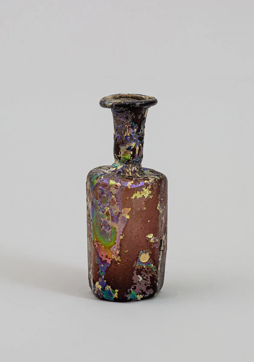 Glass heptagonal bottle — Unknown