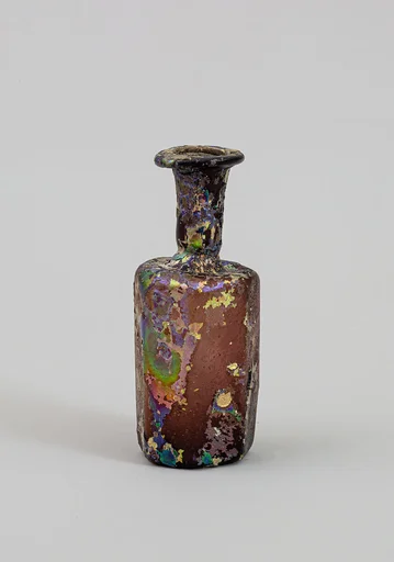 Glass heptagonal bottle