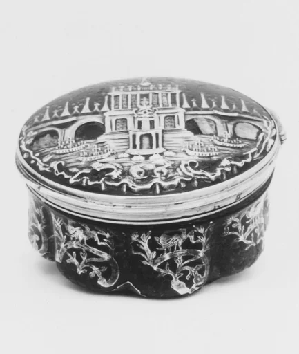 Snuffbox