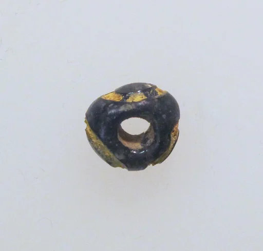 Glass eye bead
