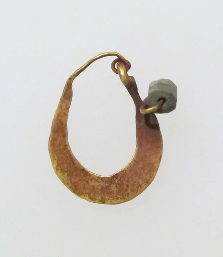 Earring, crescent-shaped