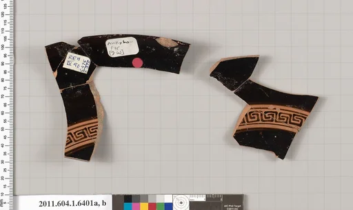 Terracotta rim fragment of a kylix (drinking cup)