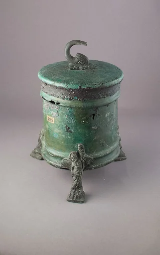 Cista with lid