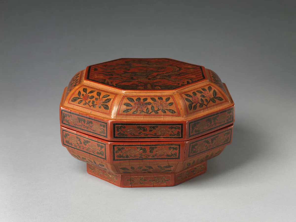 明萬曆 填漆戧金龍松紋盒|Octagonal box with “dragon pine” — Unknown