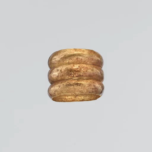 Multiple gold ring