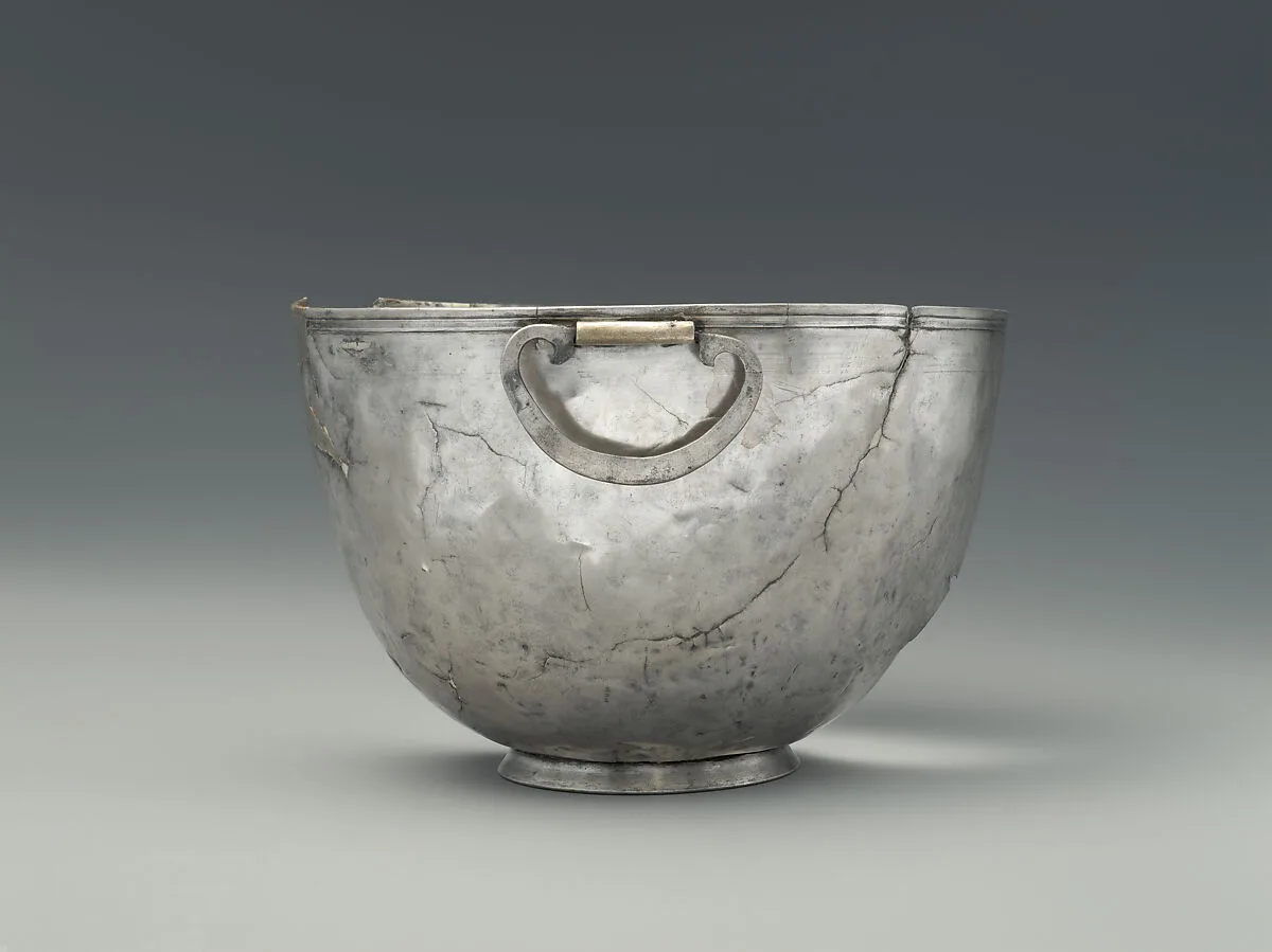 Silver bowl with swinging handles — Unknown