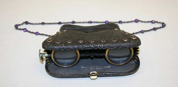 Opera glasses — Unknown