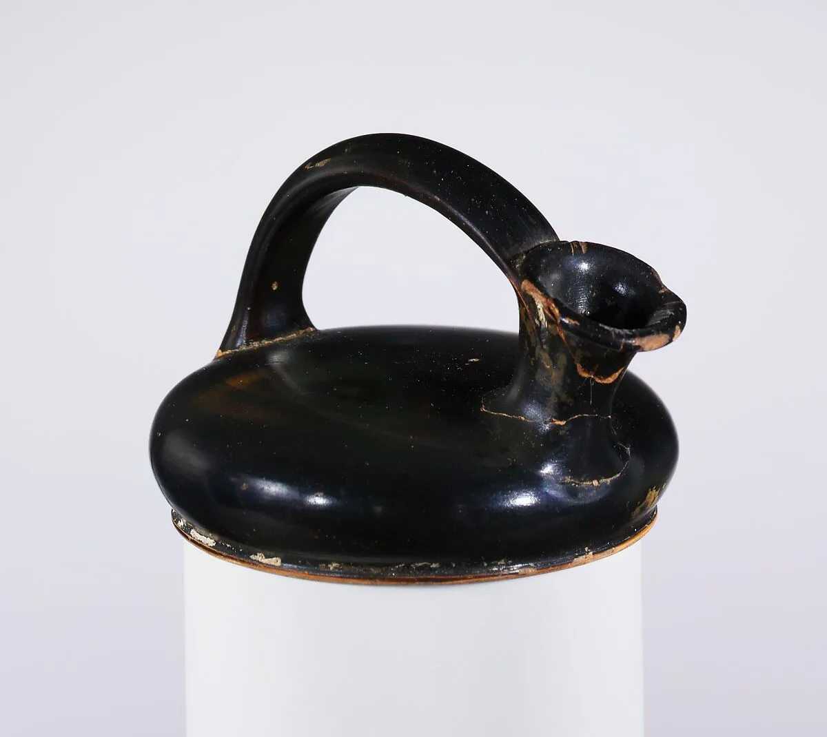 Terracotta askos (flask with a spout and handle over the top) — Unknown