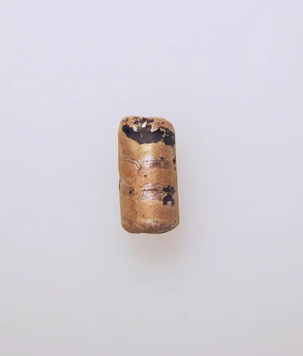 Glass cylindrical bead