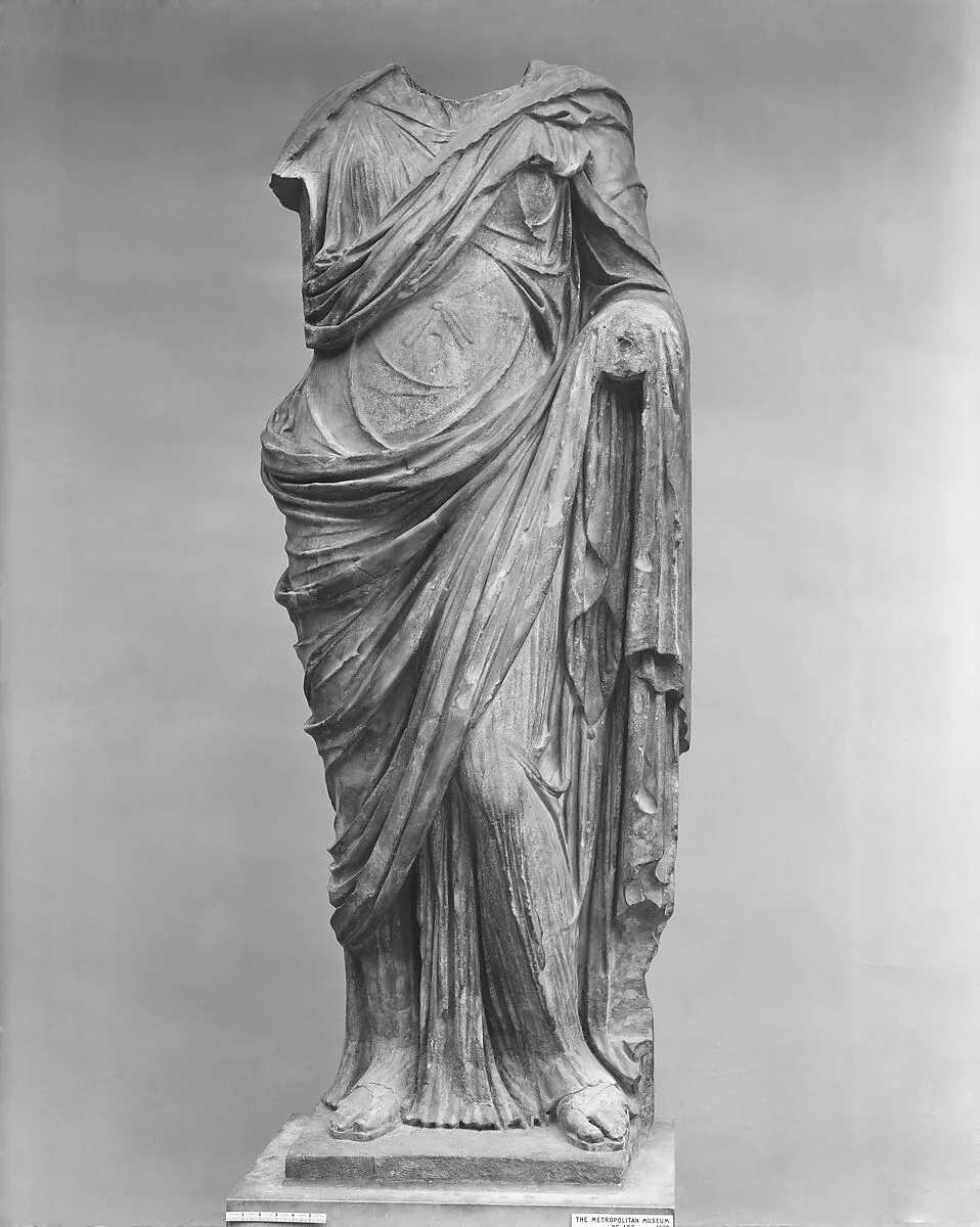 Marble statue of a woman — Unknown