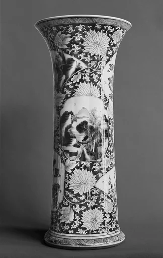 清康熙 景德鎮窯青花開光山水花鳥瓶|Vase with landscape and bird-and-flower scenes