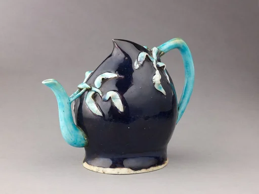 Peach-shaped wine pot or teapot
