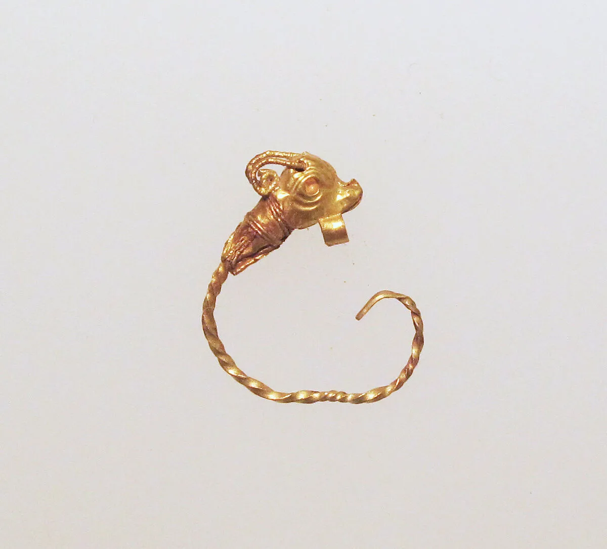 Gold earring with head of a goat — Unknown