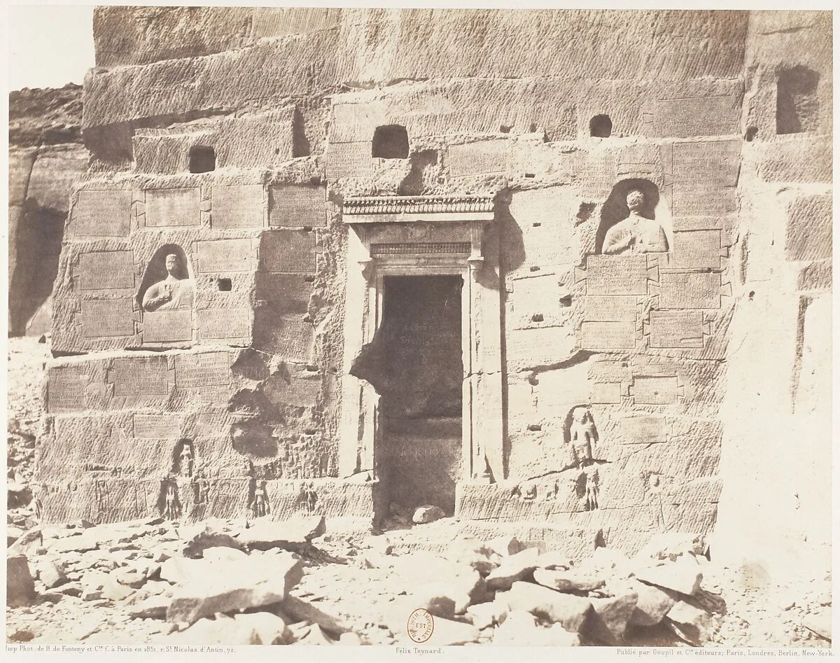 Kardâcy, Sanctuaire, Niches et Inscriptions Taillées dans les Carrières — Félix Teynard|Imprimerie Photographique de H. de Fonteny et Cie